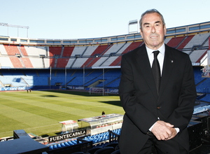 Adelardo posa en el Vicente Calderón